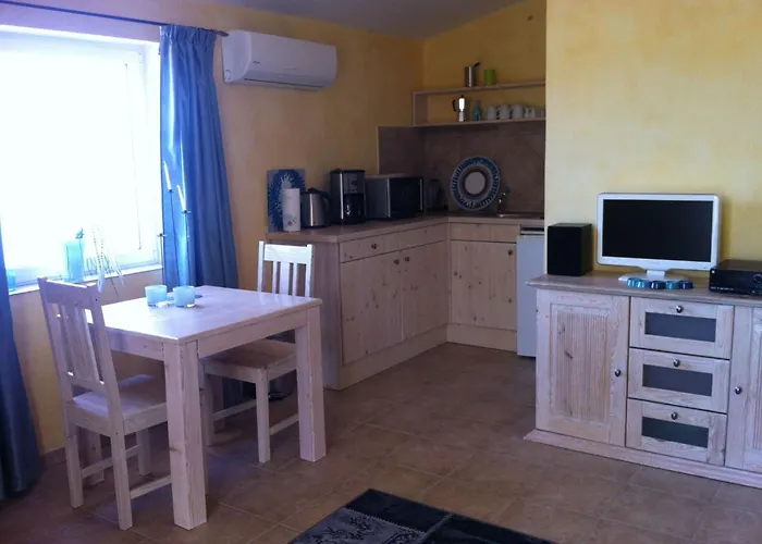 Charmantes Mit Balkon Und Pool By Interhome *