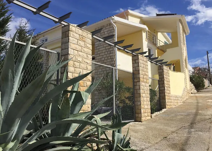 Charmantes Mit Balkon Und Pool By Interhome *