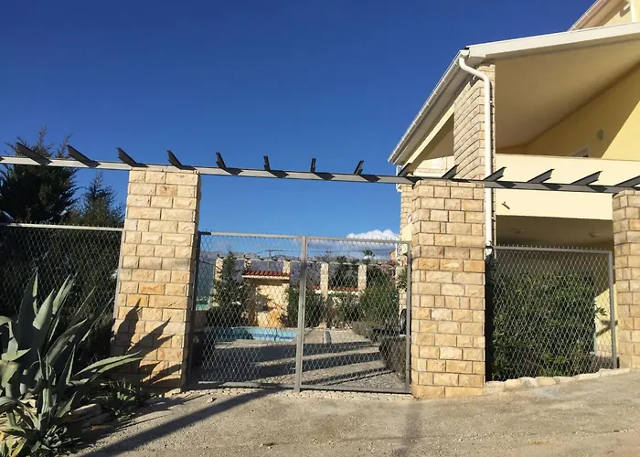 Charmantes Mit Balkon Und Pool By Interhome *