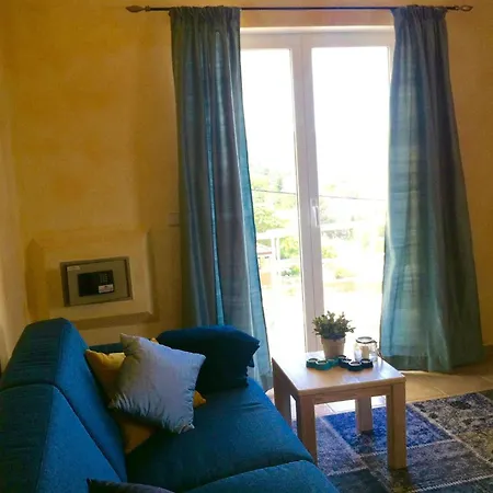 Charmantes Mit Balkon Und Pool By Interhome Apartman *